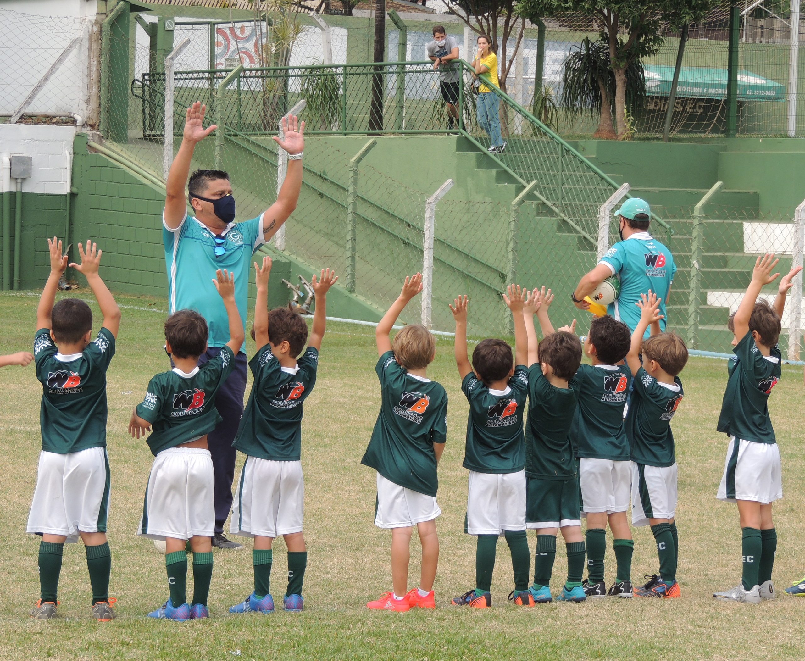 JOGO AMISTOSO ENTRE AS ESCOLINHAS DE FUTEBOL SETE